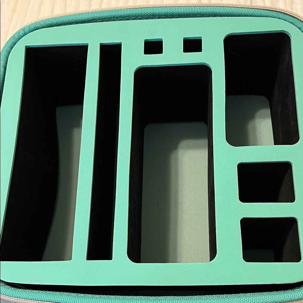 Geek Share Tree House Carry Case for Nintendo Switch - Picture 6 of 6